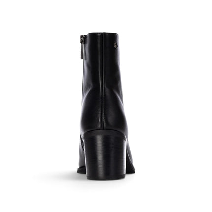 Stivaletti Tronchetti Donna a Punta con Tacco in Pelle Nera | Carmela 164133 BLACK Carmela 