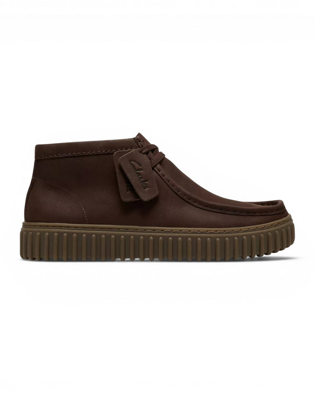 Stivaletti Stringati Wallabee Uomo in Pelle Nabuk Marrone | Clarks 26327242 Torhill Hi BROWN Clarks 