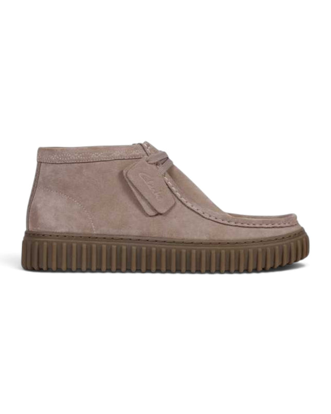 Stivaletti Stringati Wallabee Uomo in Pelle Nabuk Taupe | Clarks 26327244 Torhill Hi TAUPE Clarks 