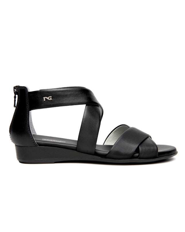 NeroGiardini Sandalo Basso Donna in Pelle Nera E615830D NERO 100 Nero Giardini 
