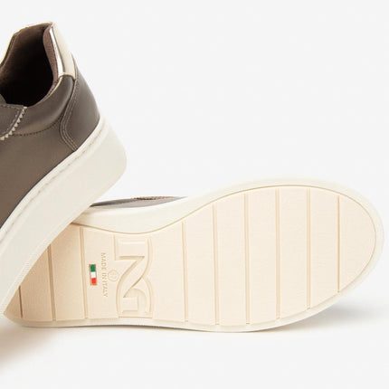 Nero Giardini Sneakers Donna con Charms in Pelle Laminata Platino - MARIO SPATARELLA