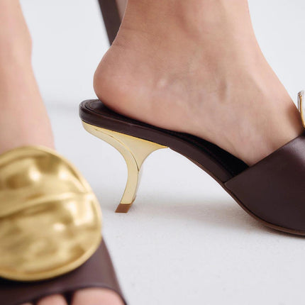 Exe Sandalo Donna Sabot con Tacco e Accessorio Asimmetrico NINA 212 BROWN GOLD Exe 